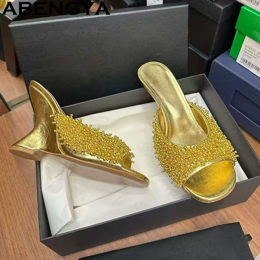 Women Fashion Week 2026 - Eleganckie damskie klapki na koturnie z