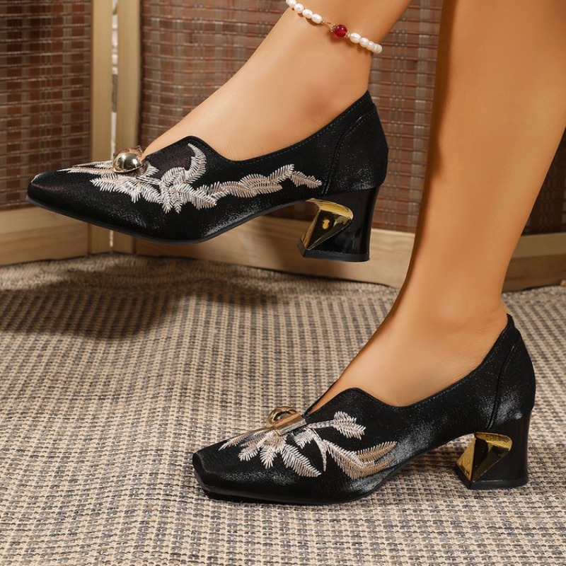 Sale Fashion Women - Modne, stylowe buty damskie z haftowanym